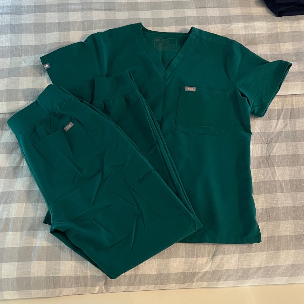 Figs Forest Green Scrub Set
